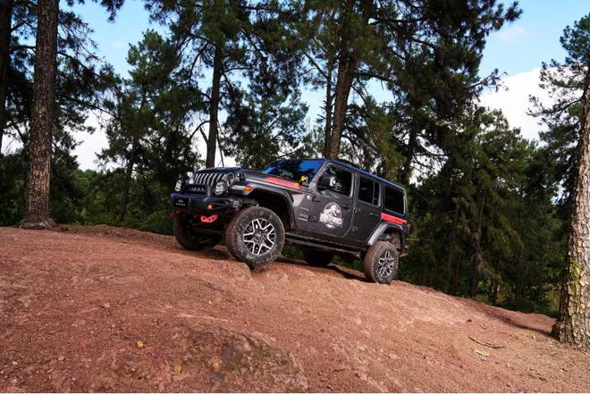 侏罗纪世界探索版Jeep发布 限时一口价4039万起(图3)
