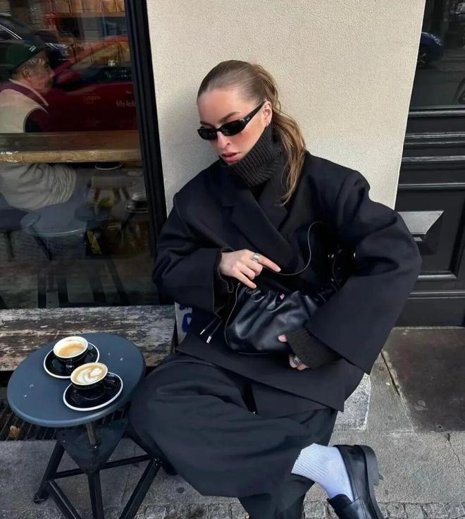 冬天不知道穿什么？那就一黑身也太高级了