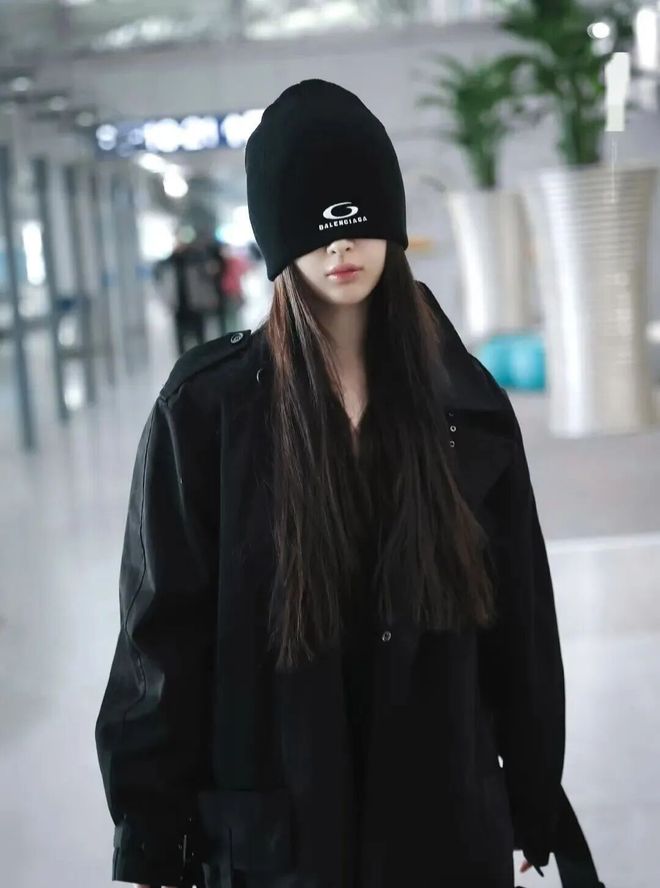 冬天不知道穿什么？那就一黑身也太高级了(图7)